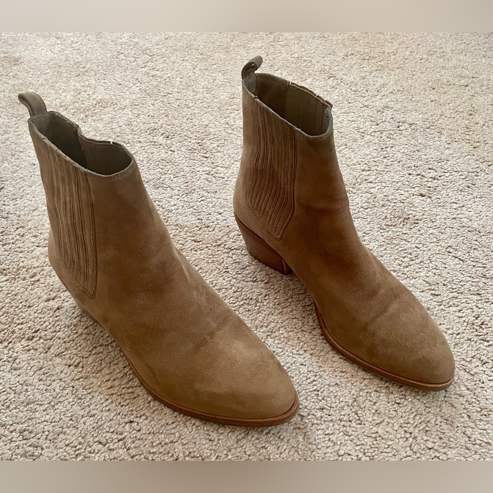 MICHAEL KORS Vero Cuoio Tan Suede Ankle Boots - size 38 (7 1/2M)